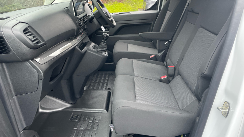 Vauxhall Vivaro L1 Diesel 1.5 Turbo D 120 Pro H1 Van